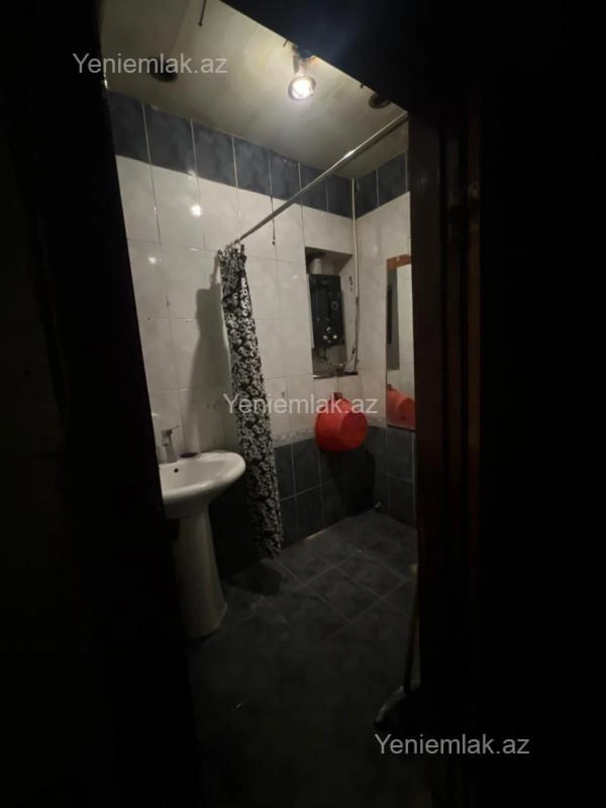 Satılır 3 otaqlı köhnə tikili 110 m²