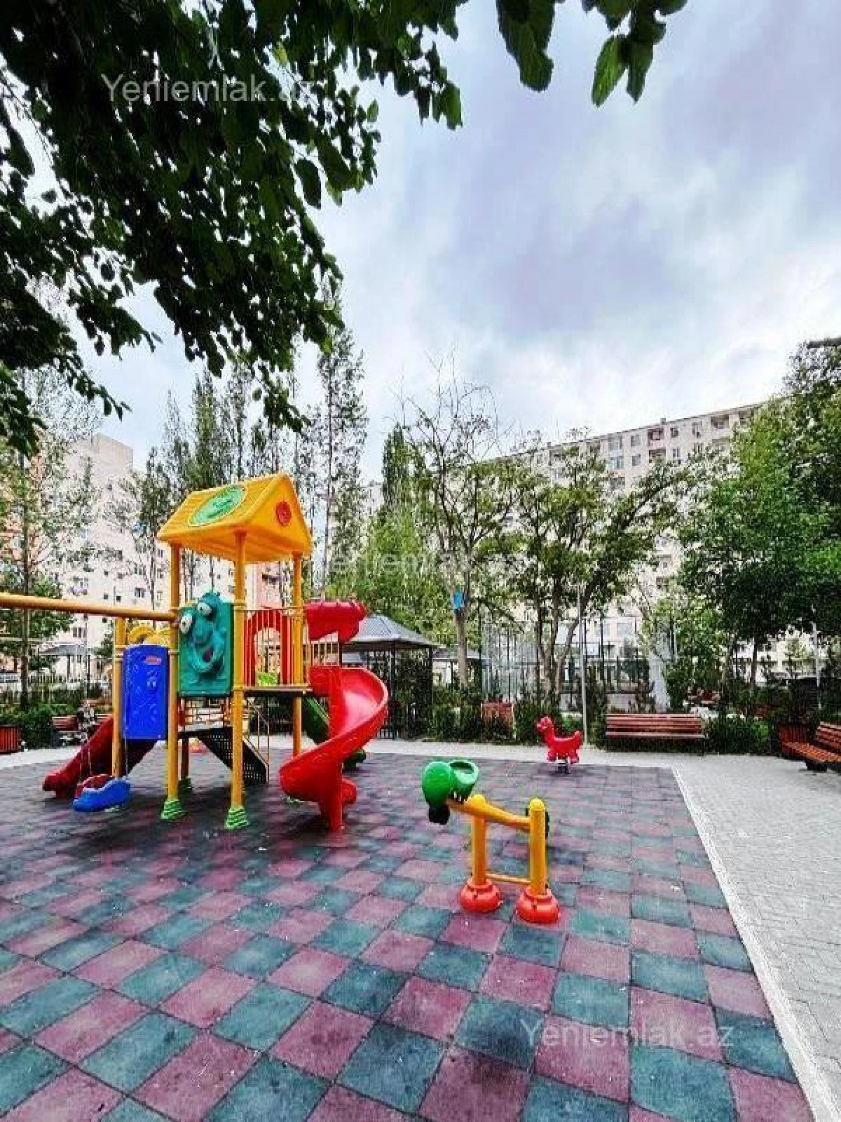 Satılır 2 otaqlı köhnə tikili 60 m²