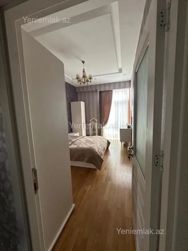Satılır 3 otaqlı yeni tikili 137 m²