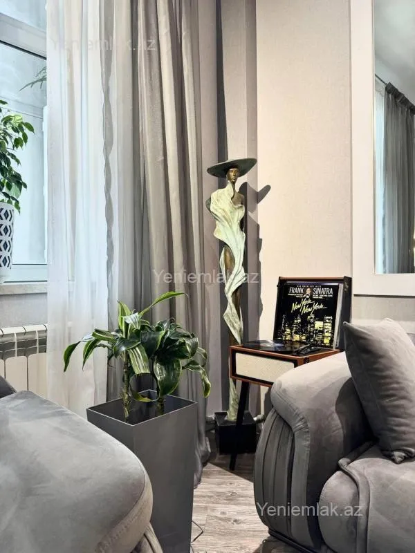 Satılır 2 otaqlı yeni tikili 80 m²