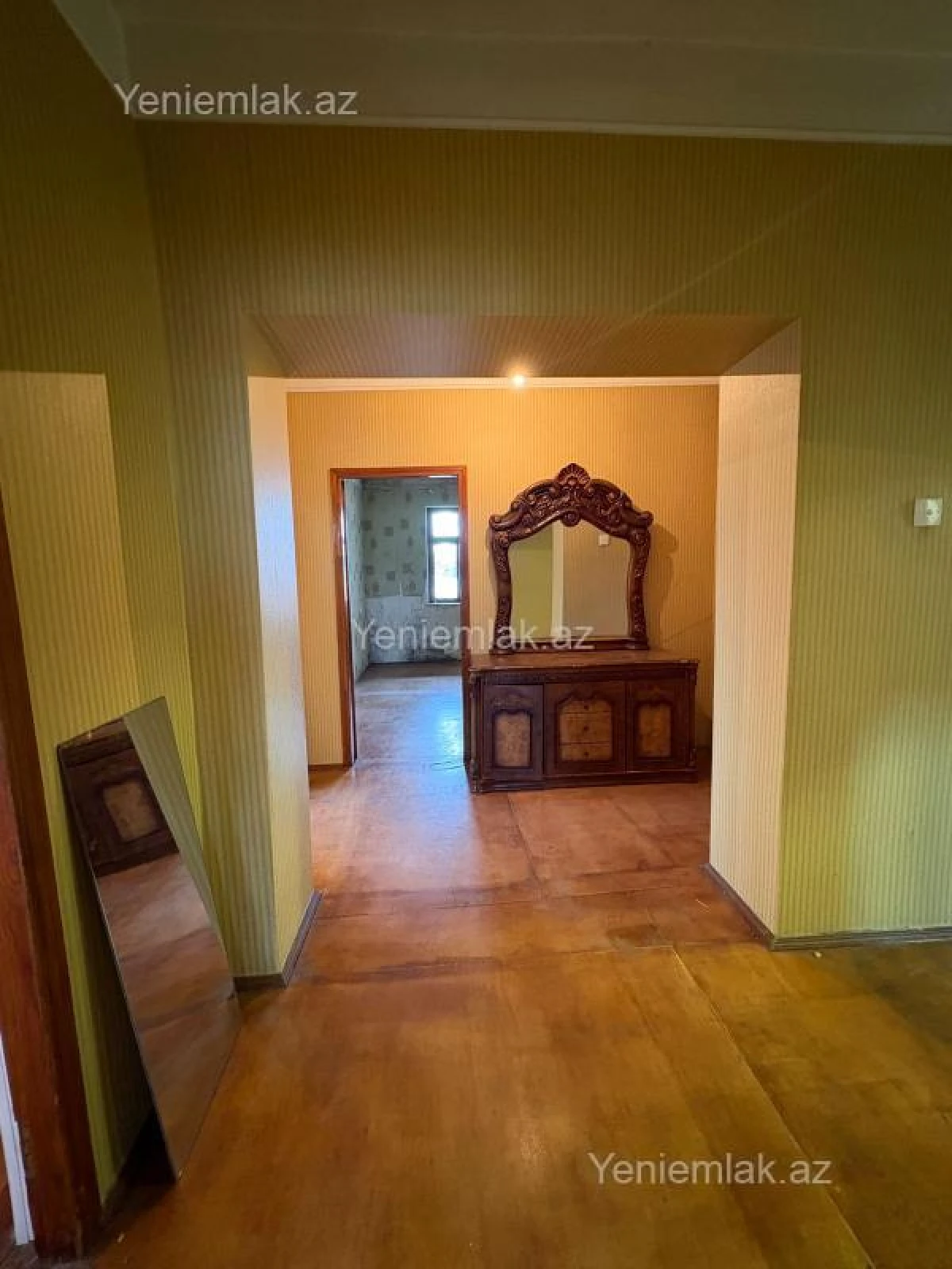 Satılır 4 otaqlı köhnə tikili 130 m²