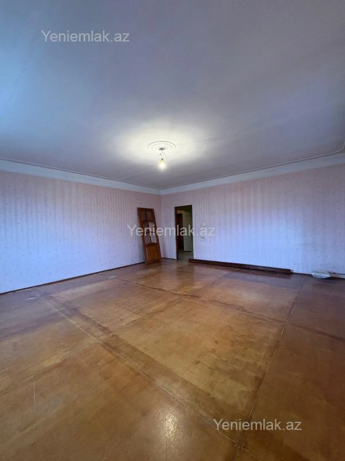 Satılır 4 otaqlı köhnə tikili 130 m²