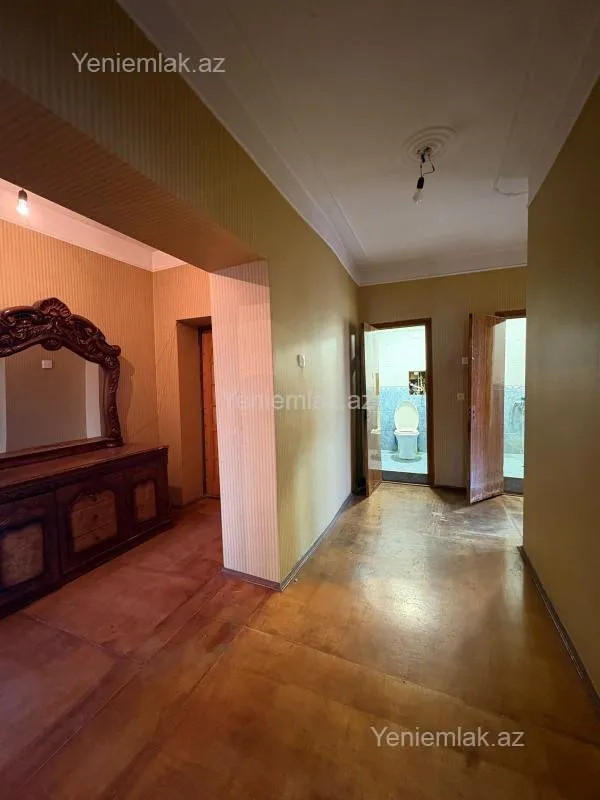 Satılır 4 otaqlı köhnə tikili 130 m²