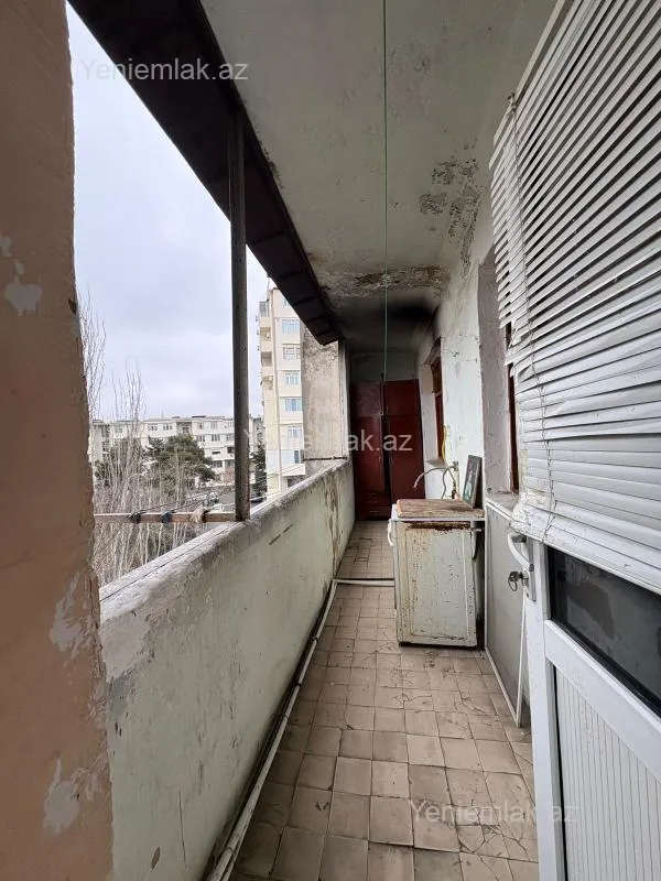Satılır 4 otaqlı köhnə tikili 130 m²