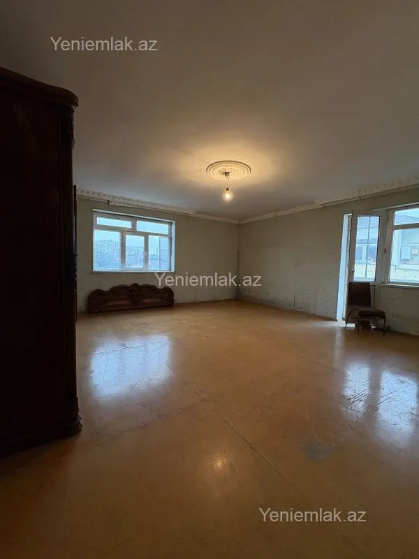 Satılır 4 otaqlı köhnə tikili 130 m²