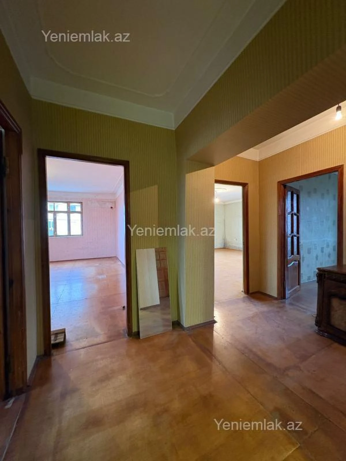 Satılır 4 otaqlı köhnə tikili 130 m²