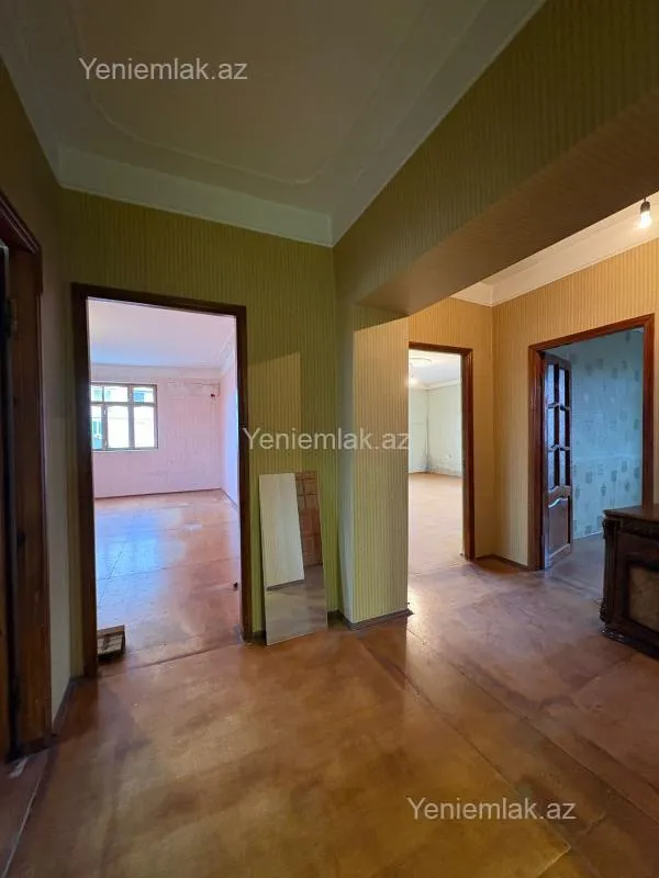 Satılır 4 otaqlı köhnə tikili 130 m²