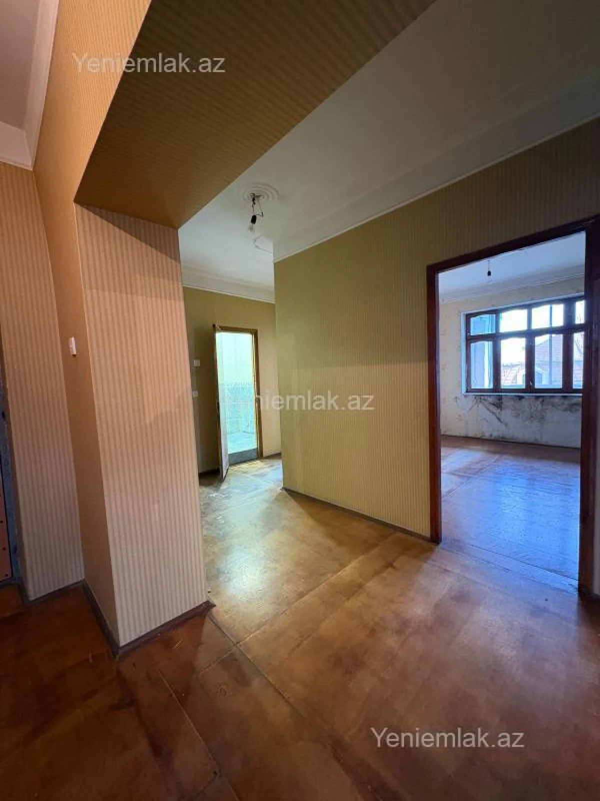 Satılır 4 otaqlı köhnə tikili 130 m²