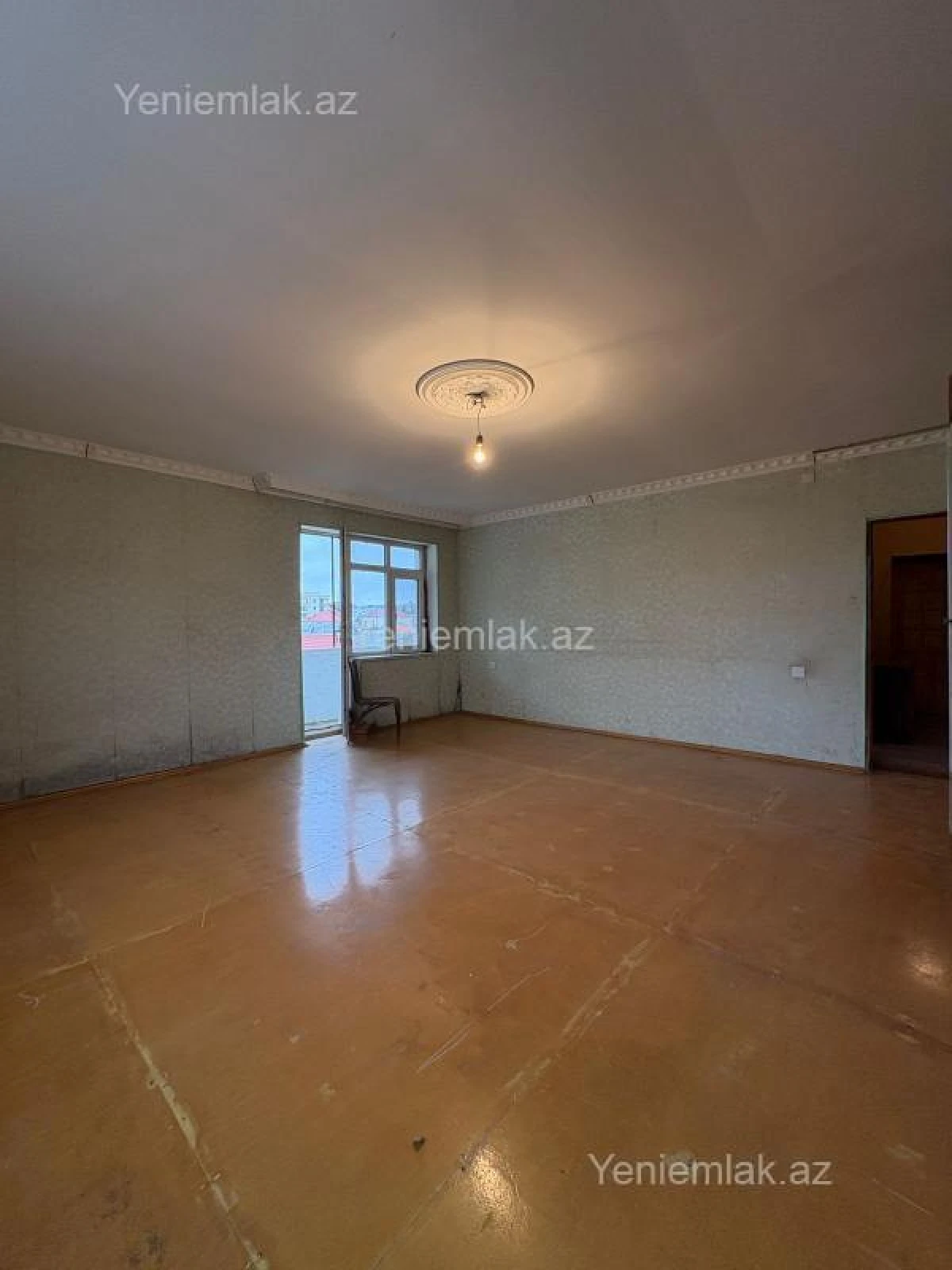 Satılır 4 otaqlı köhnə tikili 130 m²