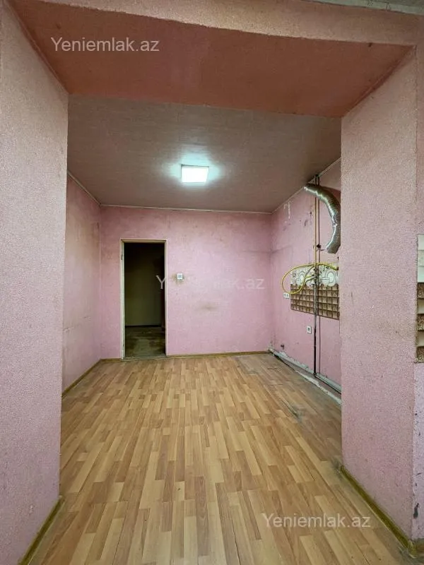 Satılır 4 otaqlı köhnə tikili 130 m²