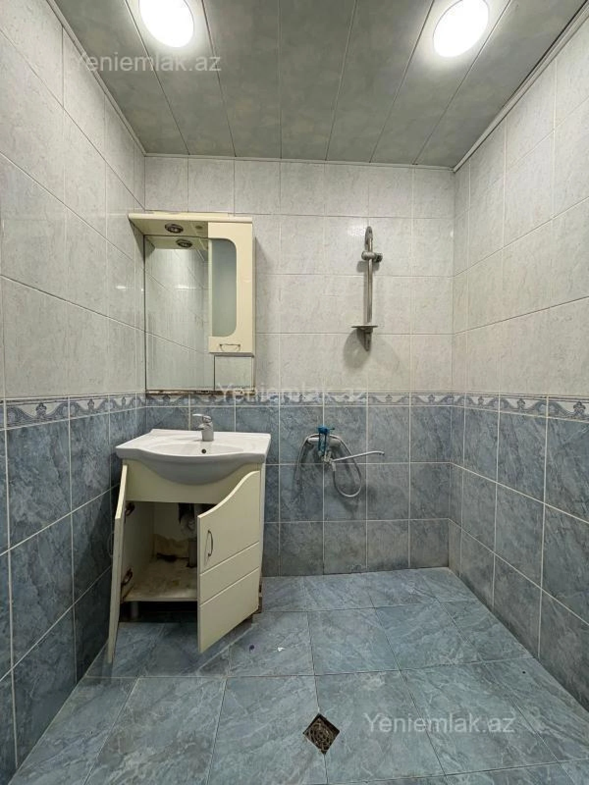 Satılır 4 otaqlı köhnə tikili 130 m²
