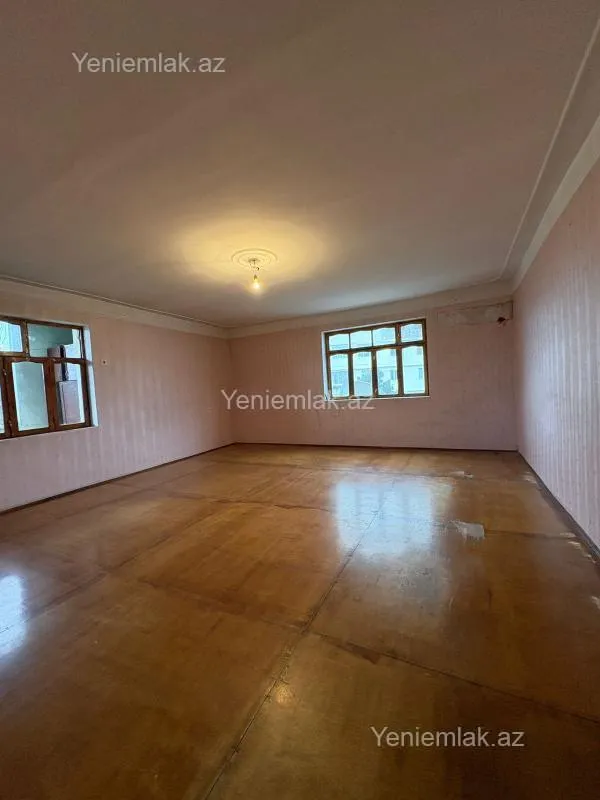 Satılır 4 otaqlı köhnə tikili 130 m²