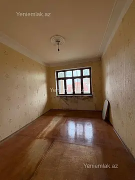 Satılır 4 otaqlı köhnə tikili 130 m²