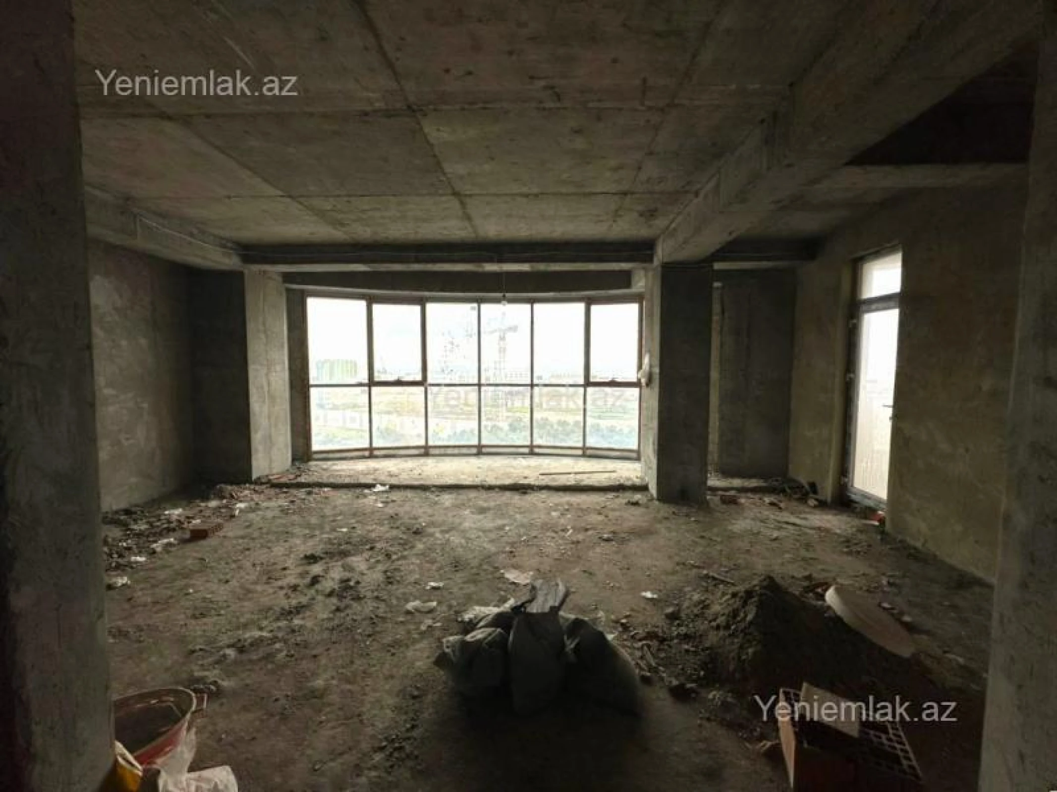 Satılır 4 otaqlı yeni tikili 200 m²