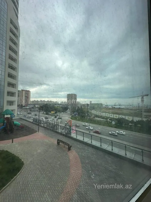 Satılır 4 otaqlı yeni tikili 200 m²