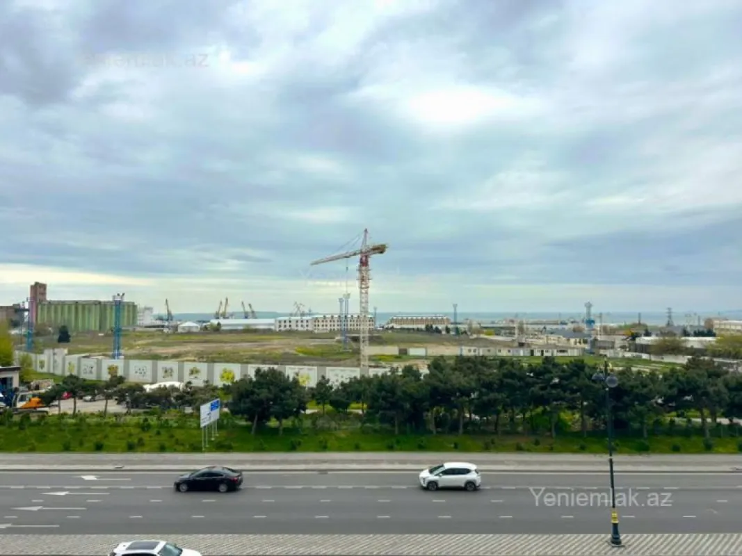 Satılır 4 otaqlı yeni tikili 200 m²