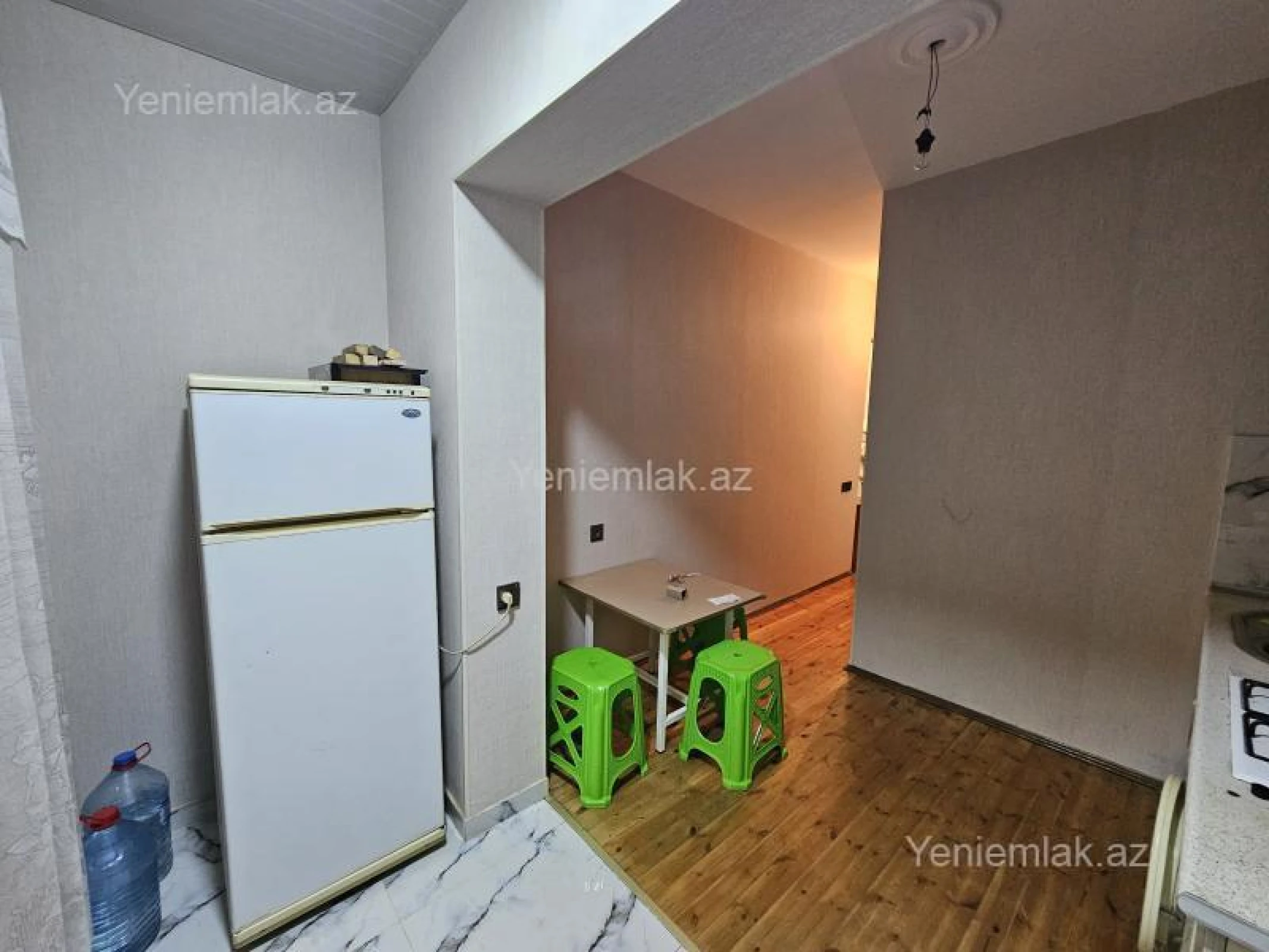 Satılır 2 otaqlı köhnə tikili 80 m²