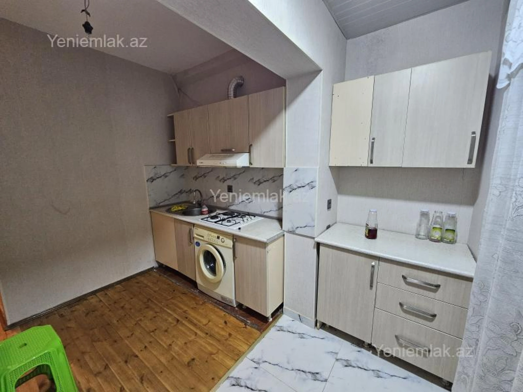 Satılır 2 otaqlı köhnə tikili 80 m²
