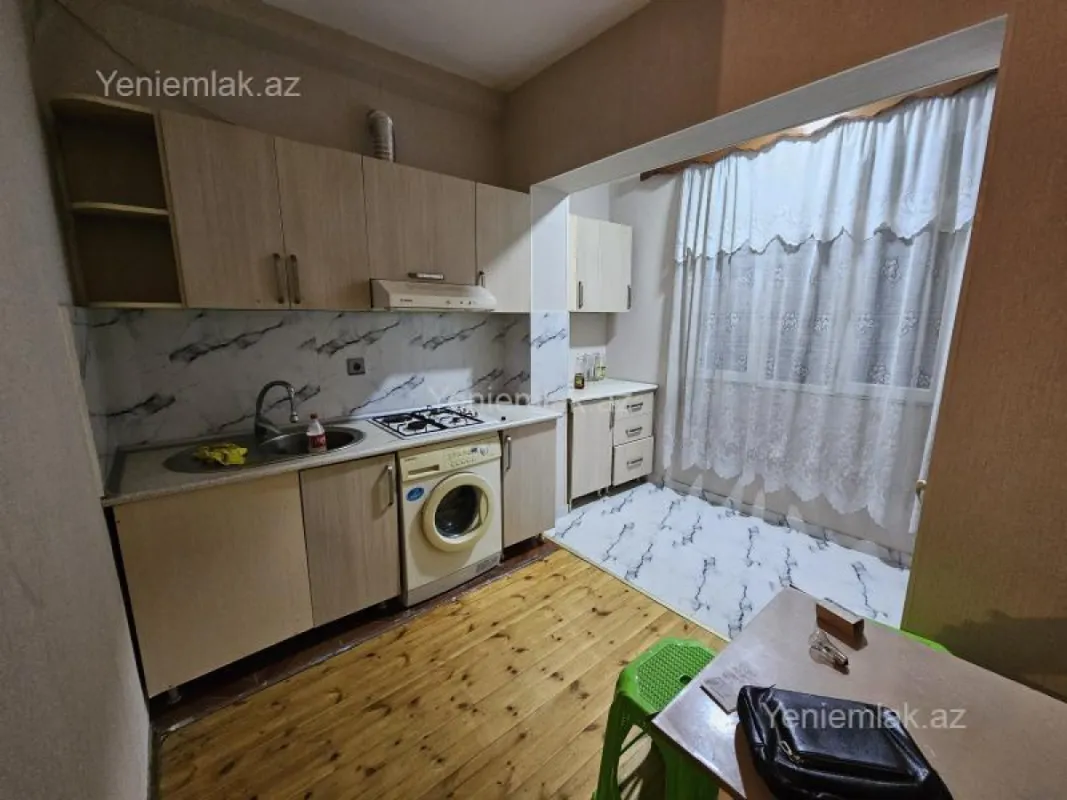 Satılır 2 otaqlı köhnə tikili 80 m²