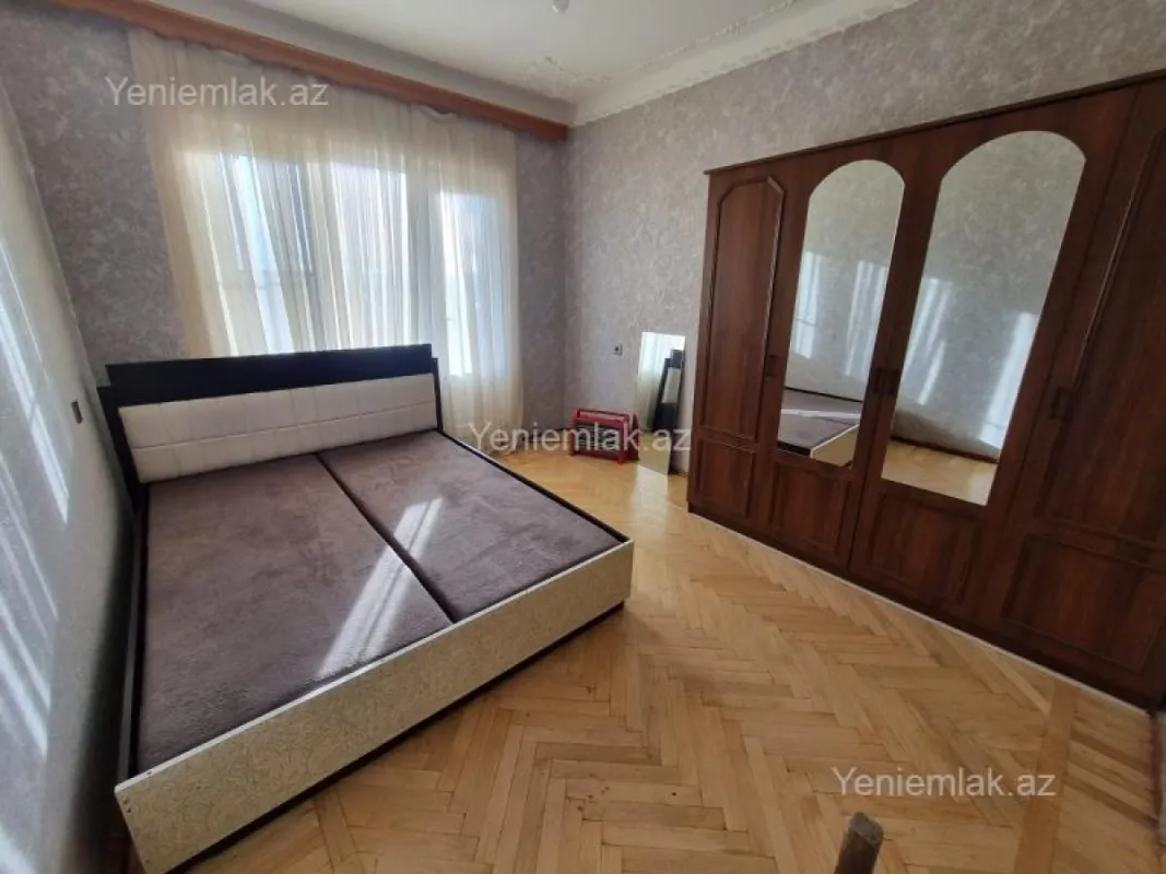 Satılır 2 otaqlı köhnə tikili 80 m²