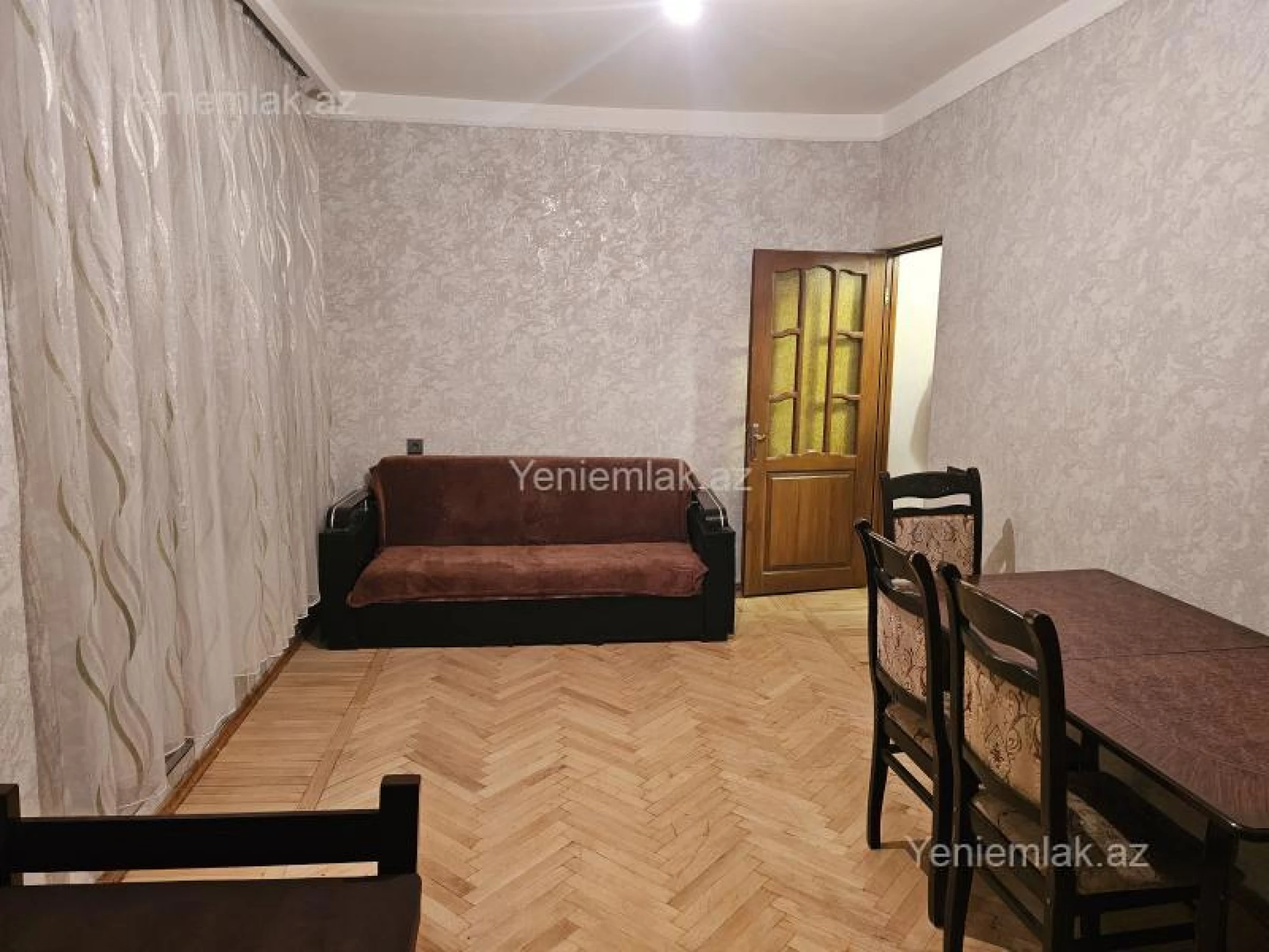 Satılır 2 otaqlı köhnə tikili 80 m²