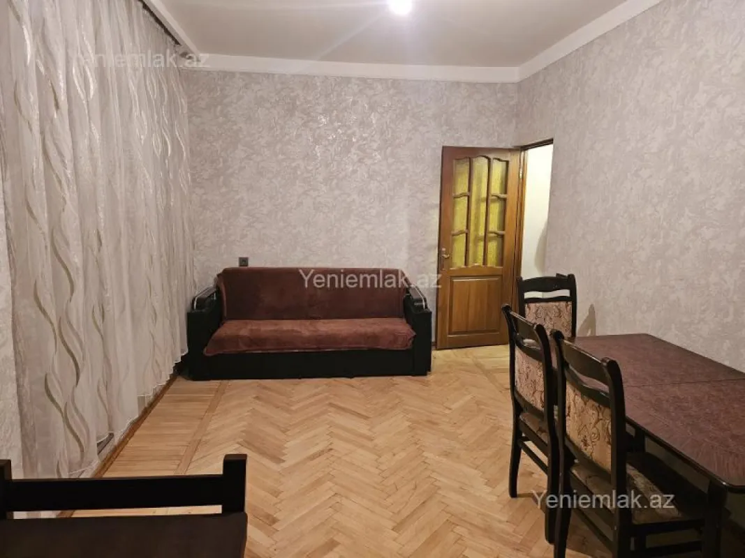 Satılır 2 otaqlı köhnə tikili 80 m²