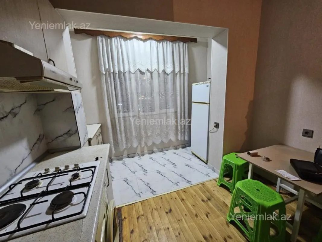 Satılır 2 otaqlı köhnə tikili 80 m²