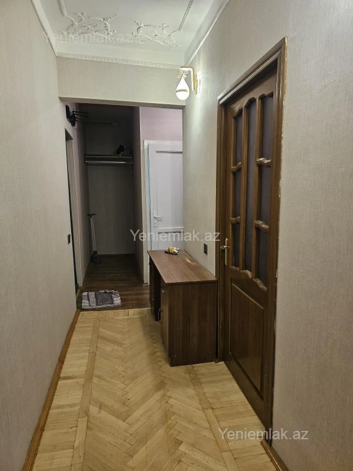 Satılır 2 otaqlı köhnə tikili 80 m²