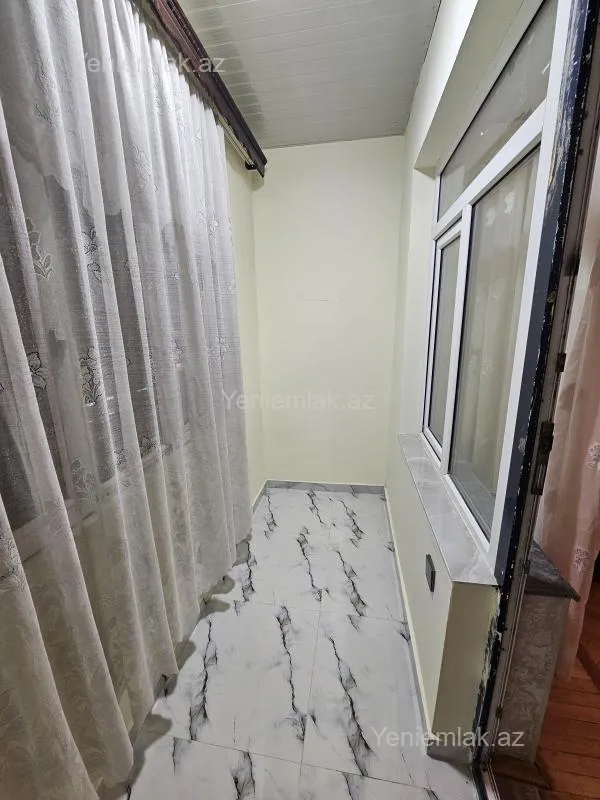 Satılır 2 otaqlı köhnə tikili 80 m²