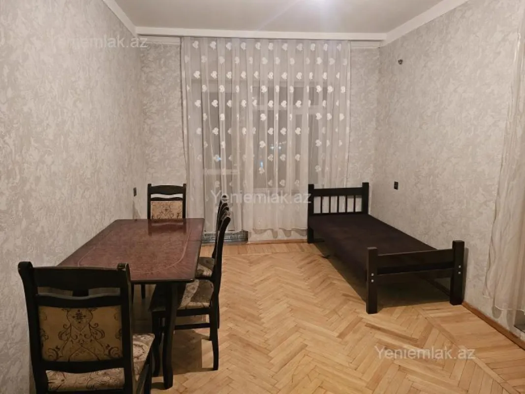 Satılır 2 otaqlı köhnə tikili 80 m²