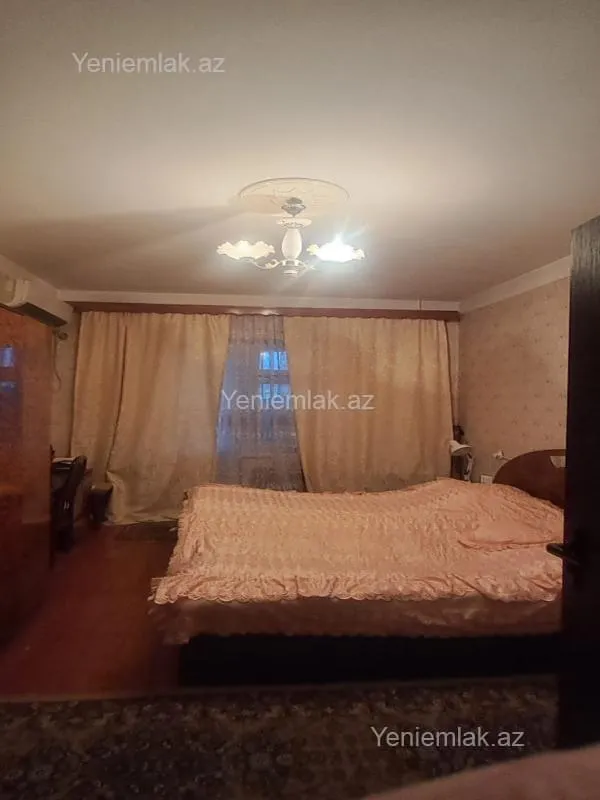 Satılır 2 otaqlı köhnə tikili 52 m²