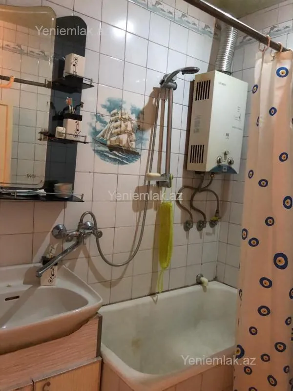 Satılır 3 otaqlı köhnə tikili 70 m²