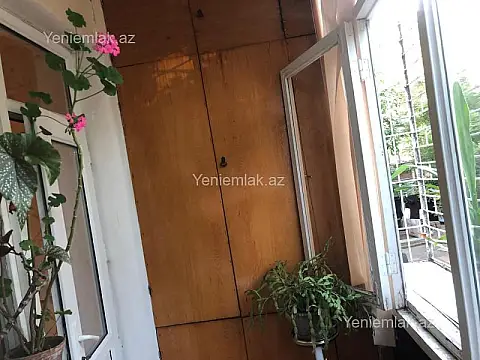 Satılır 3 otaqlı köhnə tikili 70 m²