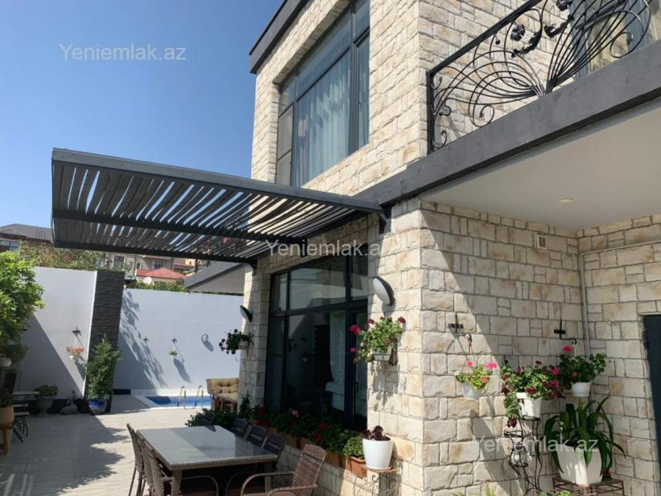 Satılır 6 otaqlı həyət evi 300 m²