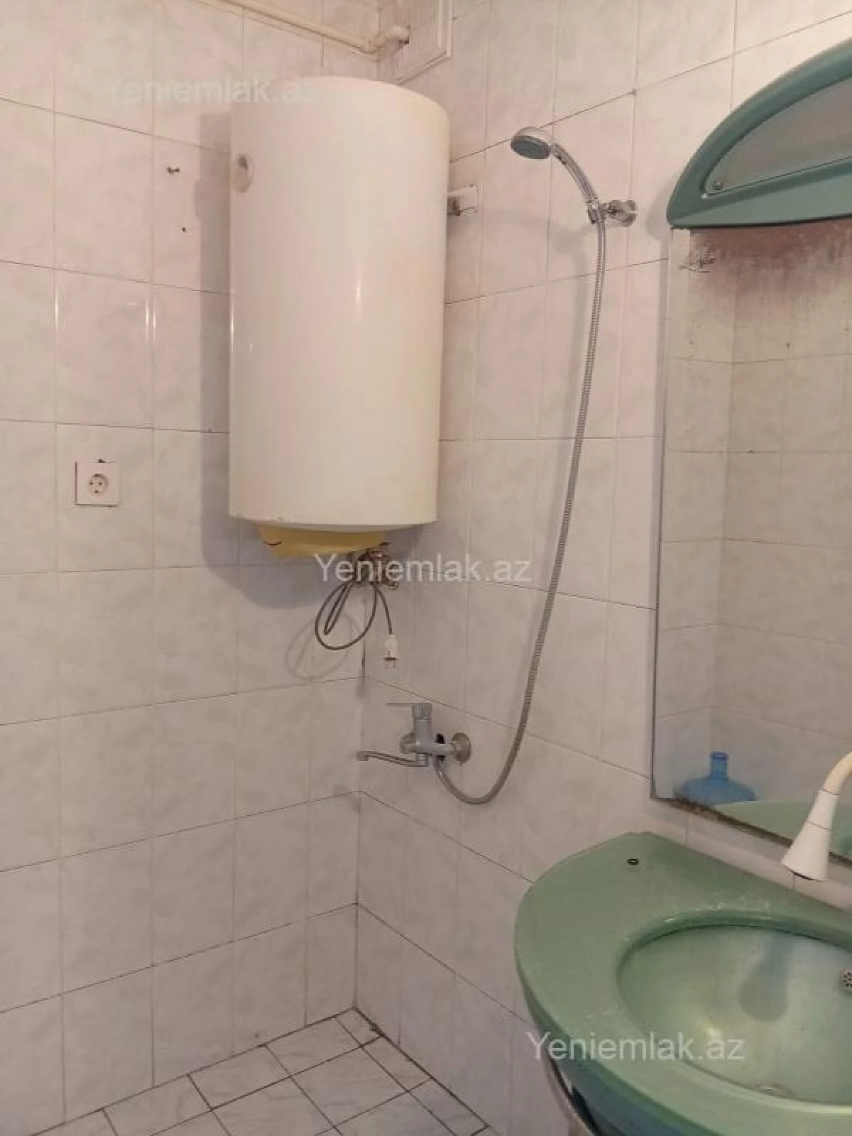 Satılır 2 otaqlı köhnə tikili 50 m²