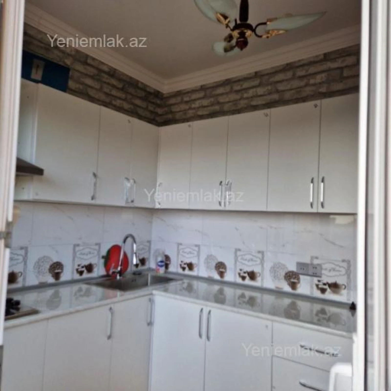 Satılır 3 otaqlı köhnə tikili 90 m²