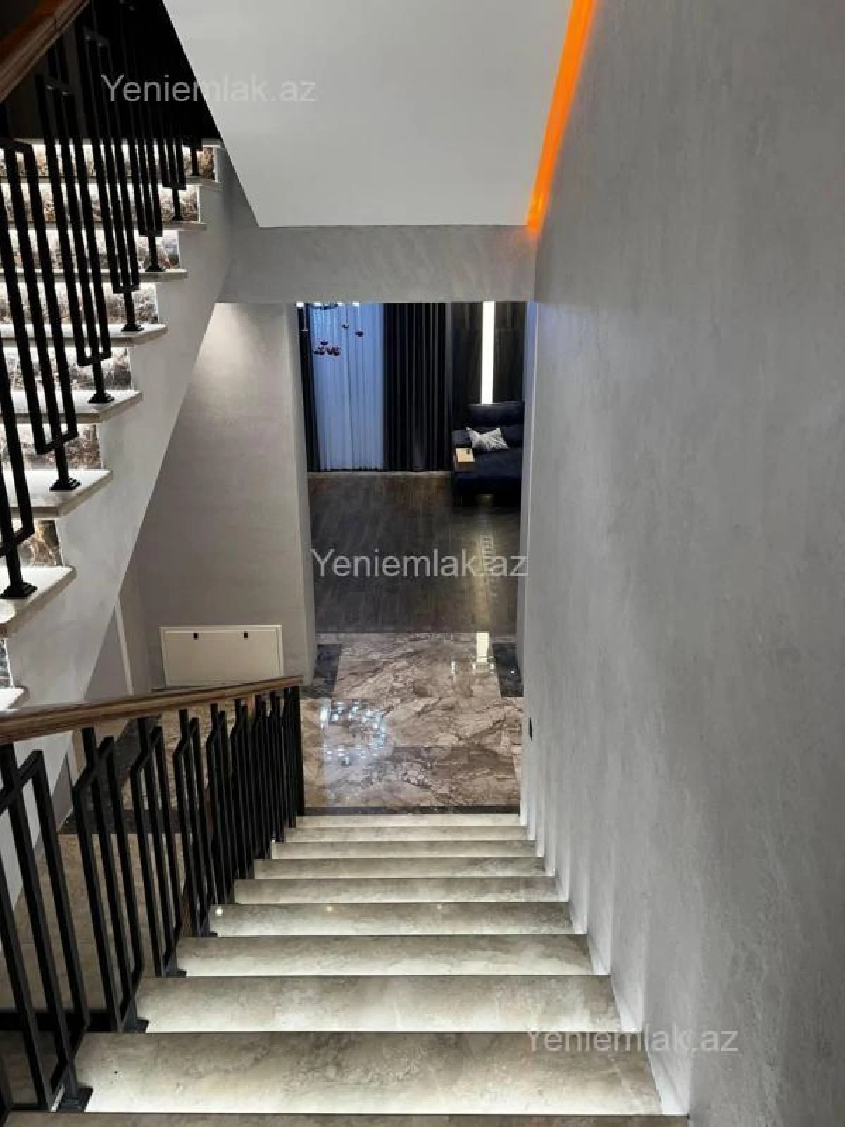 Satılır 8 otaqlı həyət evi 800 m²