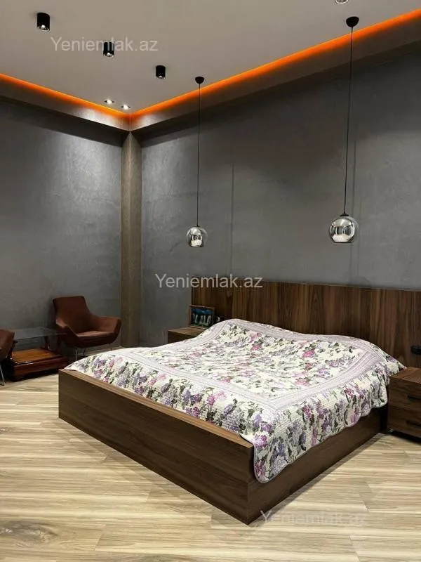 Satılır 8 otaqlı həyət evi 800 m²