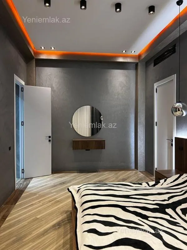 Satılır 8 otaqlı həyət evi 800 m²