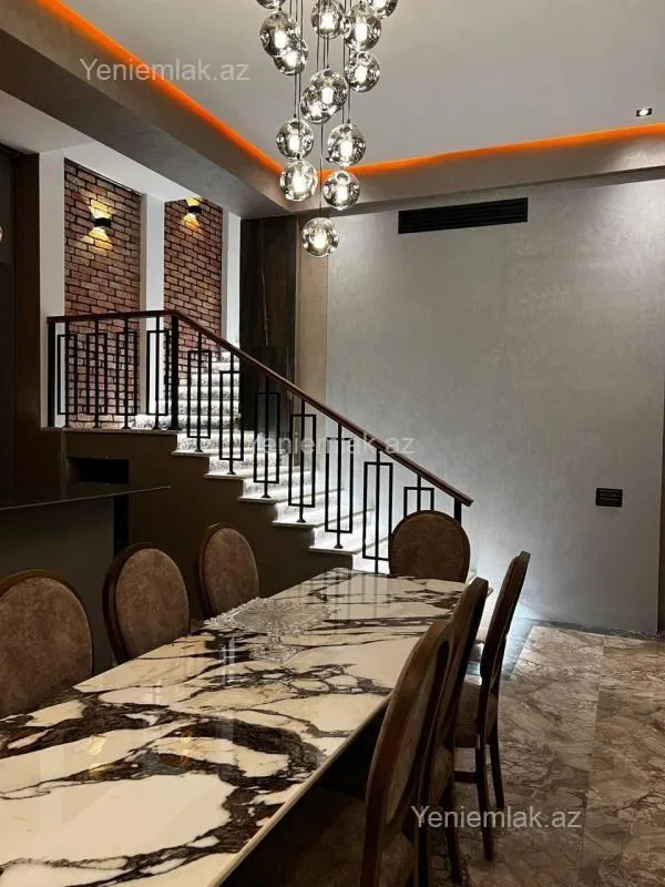 Satılır 8 otaqlı həyət evi 800 m²