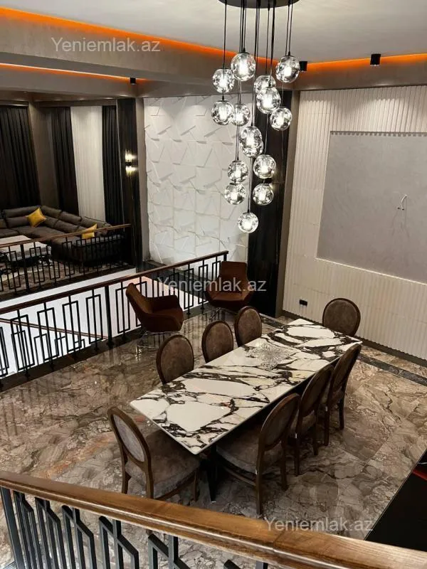 Satılır 8 otaqlı həyət evi 800 m²