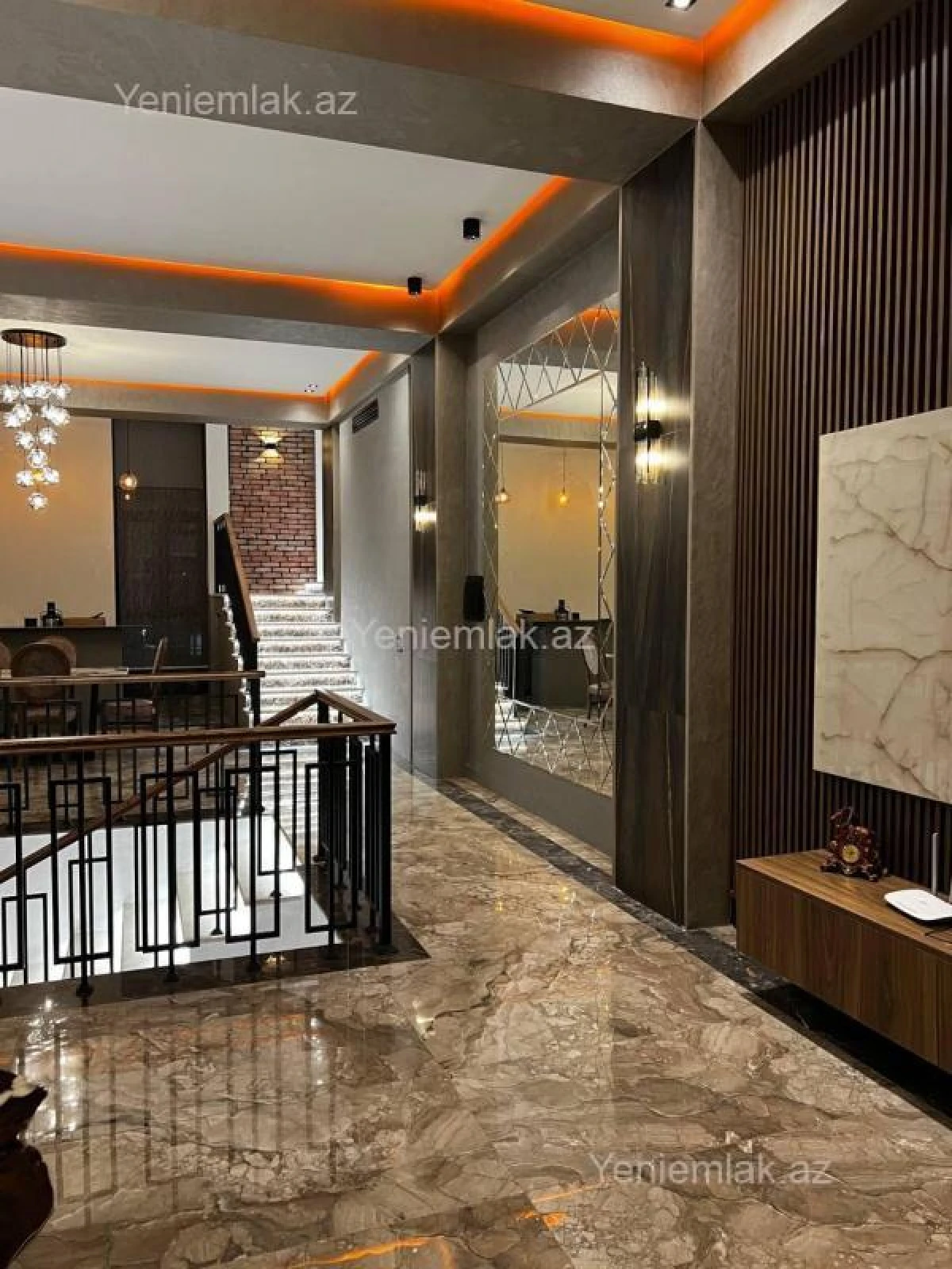 Satılır 8 otaqlı həyət evi 800 m²