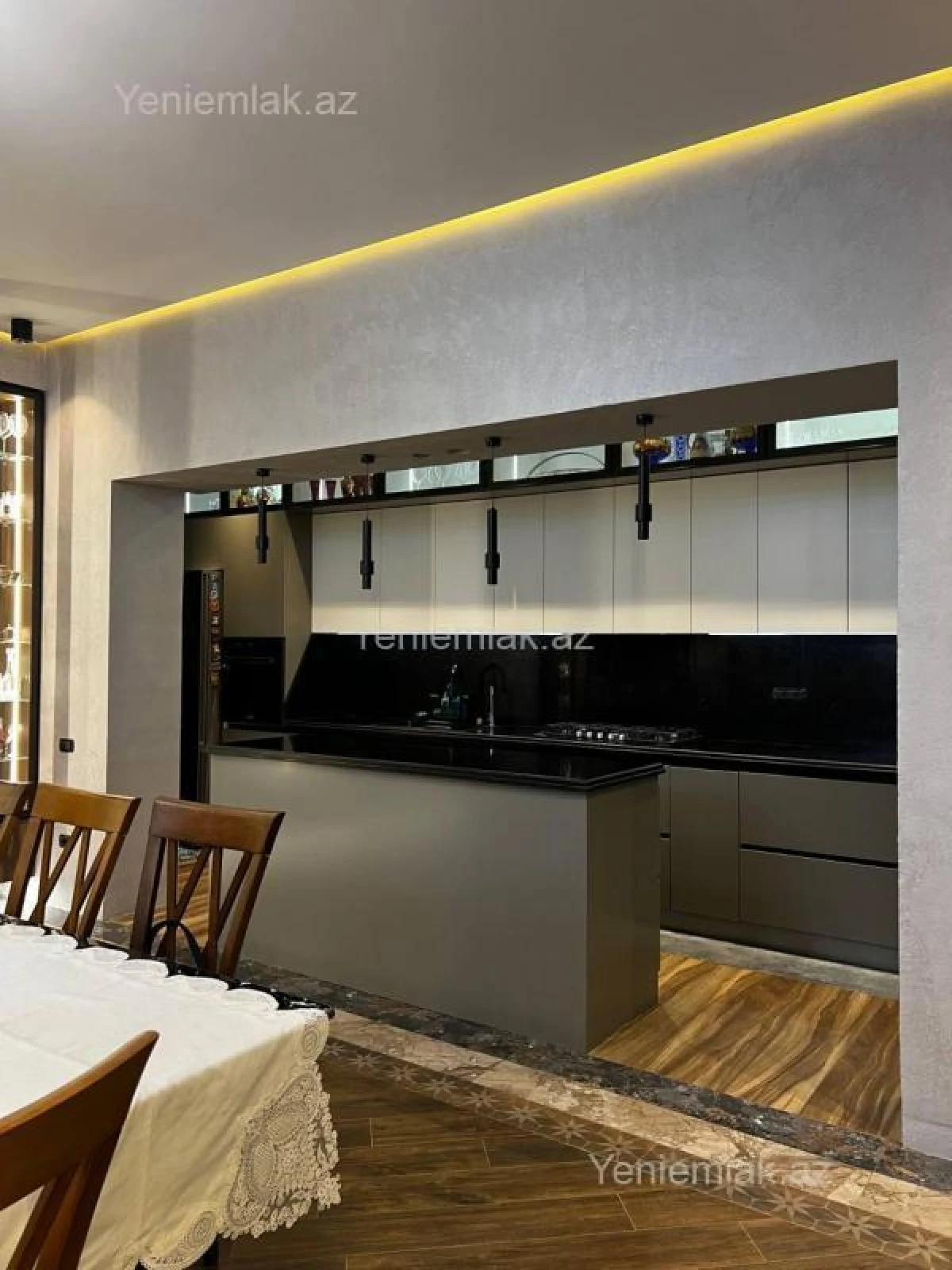 Satılır 8 otaqlı həyət evi 800 m²