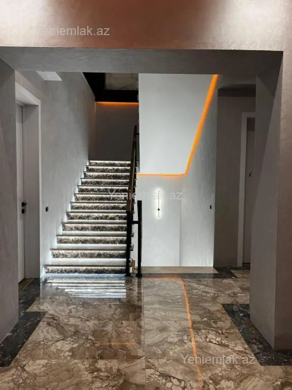 Satılır 8 otaqlı həyət evi 800 m²