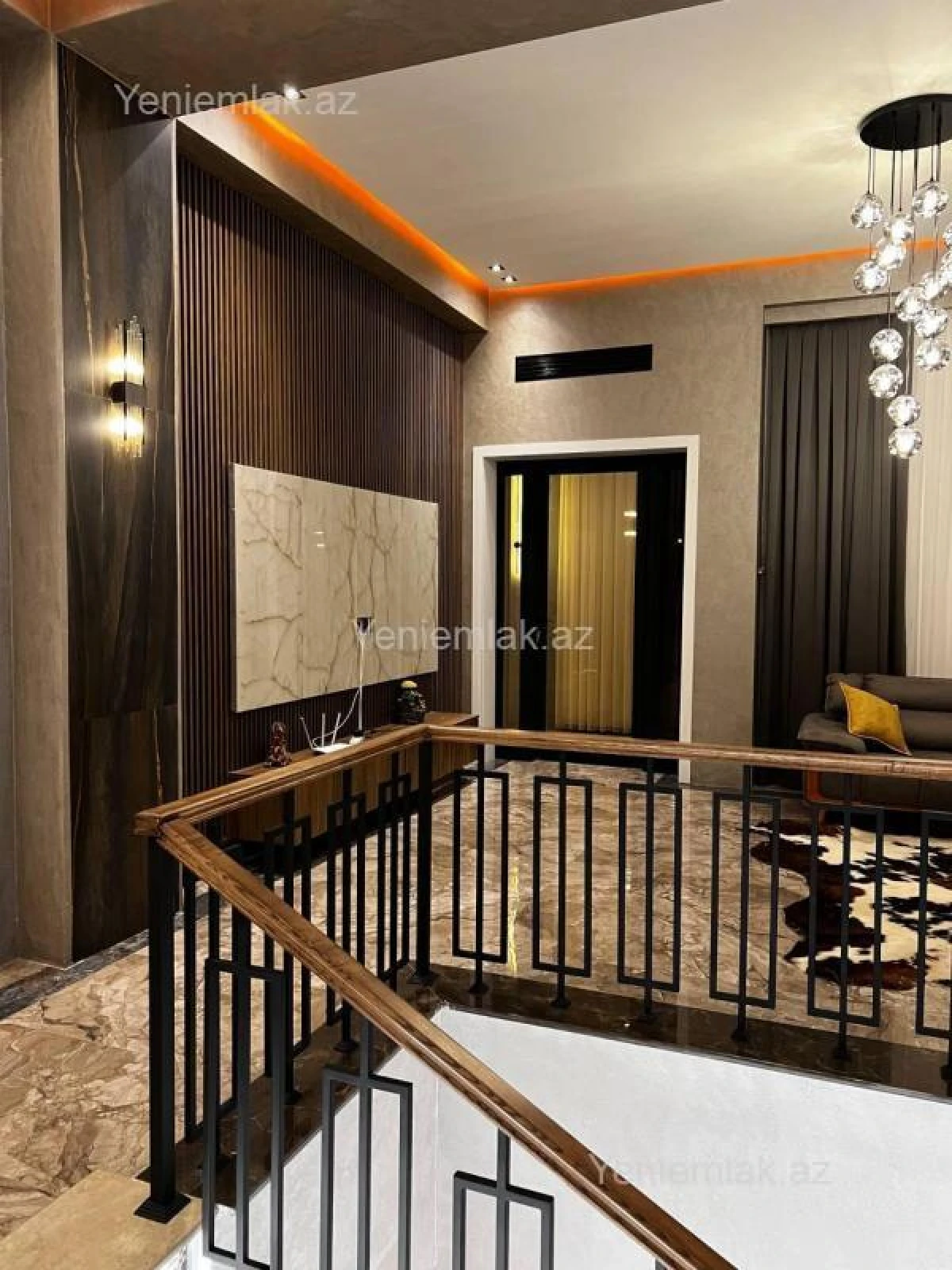 Satılır 8 otaqlı həyət evi 800 m²