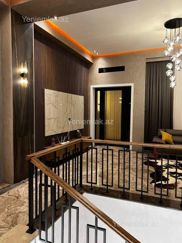 Satılır 8 otaqlı həyət evi 800 m²