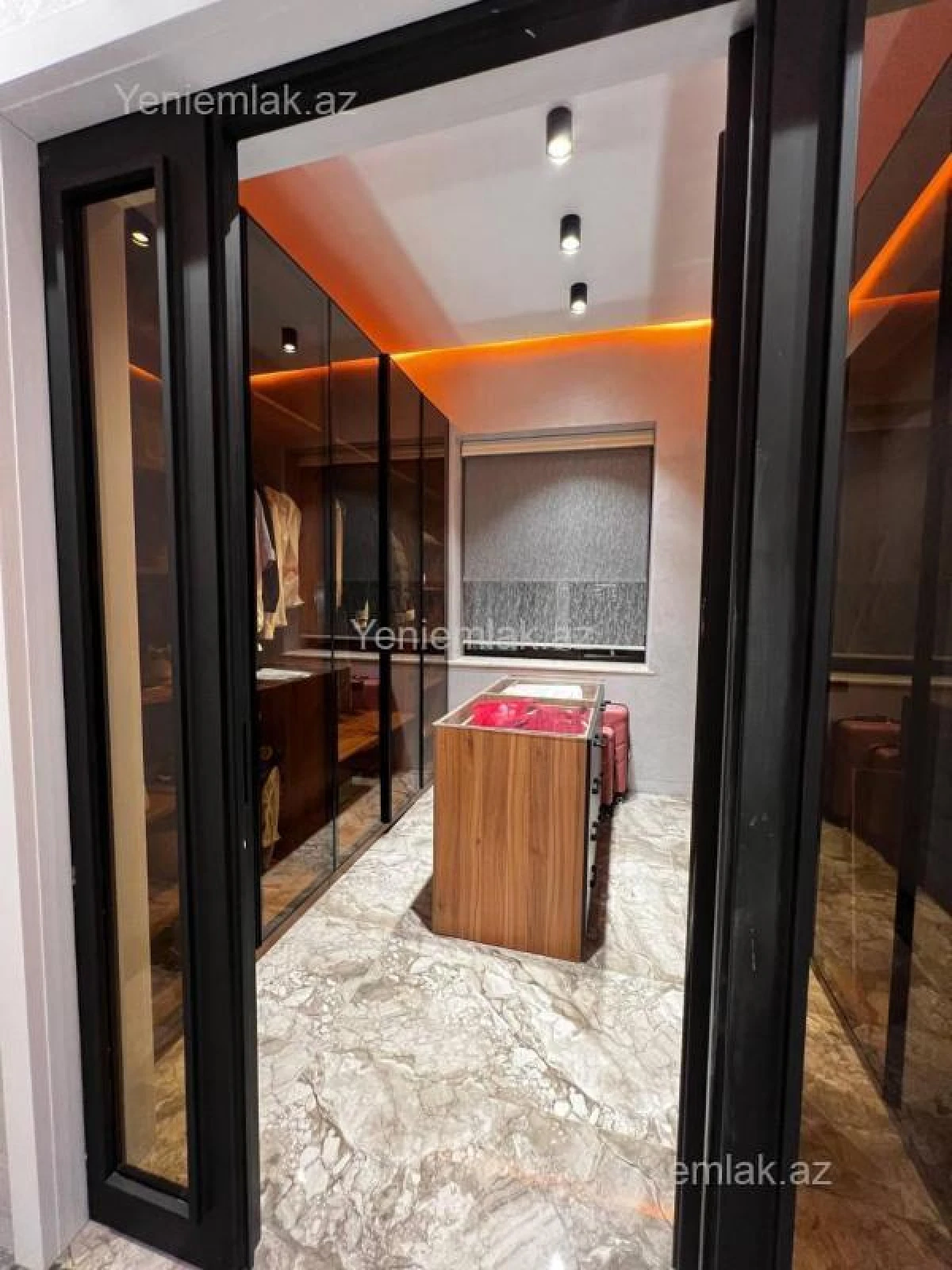 Satılır 8 otaqlı həyət evi 800 m²