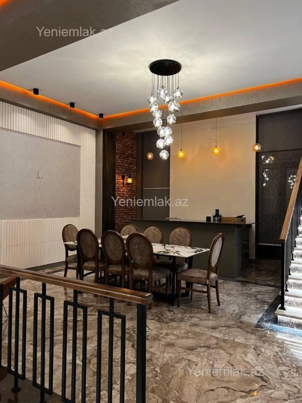 Satılır 8 otaqlı həyət evi 800 m²