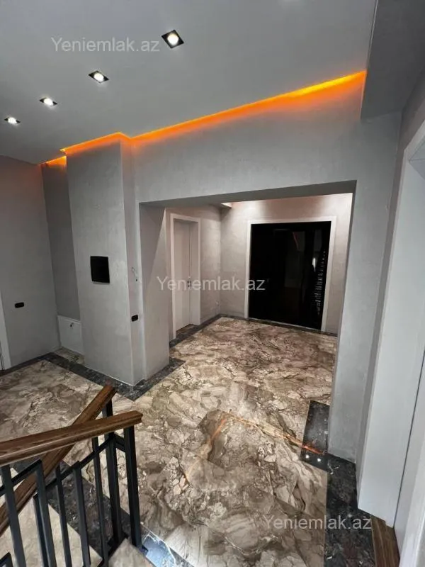 Satılır 8 otaqlı həyət evi 800 m²