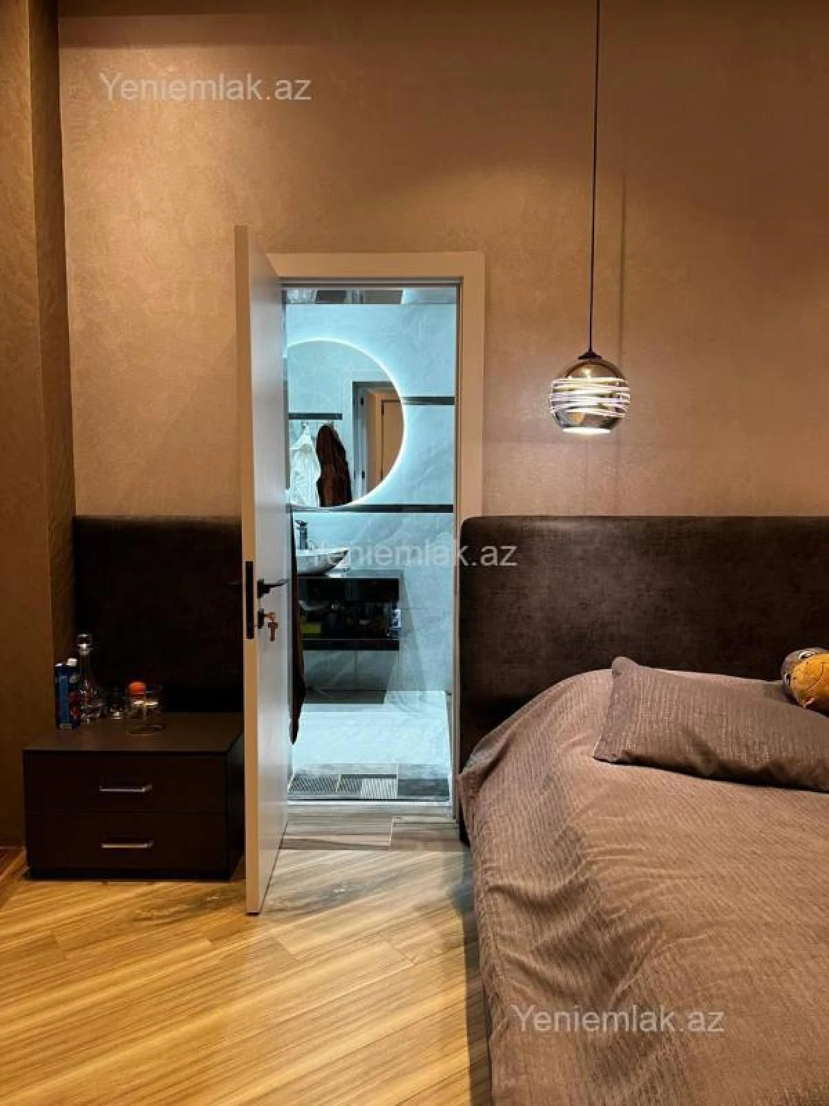 Satılır 8 otaqlı həyət evi 800 m²